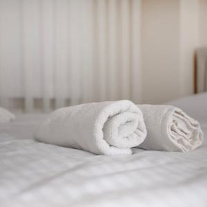 Giường trong phòng chung tại Large central apartment in a quiet area 40 +9 ảnh