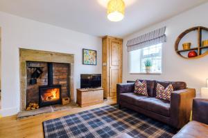 Ruang duduk di The Snug - Premium cosy cottage with Log burner and pet friendly