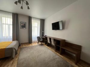 Et tv og/eller underholdning på Fiesta Apartment on Franka 2BR-6P