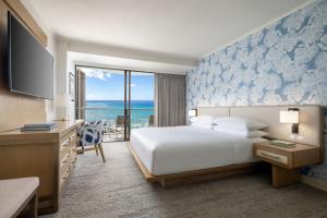 Postel nebo postele na pokoji v ubytování Sheraton Princess Kaiulani Waikiki Beach