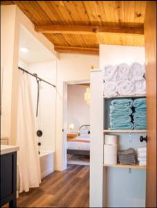 Et badeværelse på Hanky Panky Romantic Cabin