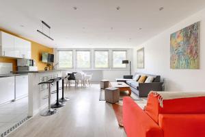 Kuchyň nebo kuchyňský kout v ubytování Beaugrenelle Tour Eiffel II Cosy Apartment 2BR