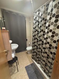Bilik mandi di Mesones 10 Suites