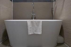 Ένα μπάνιο στο Finchley Road Studios & Apartments by PrimeCityHosts +65 φωτογραφίες