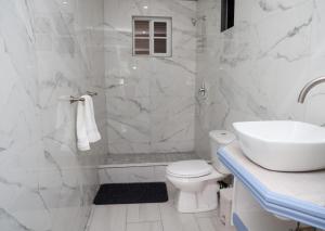 Kúpeľňa v ubytovaní Sugarmon Villas