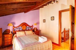 Postel nebo postele na pokoji v ubytování Casa Rural La Regoria