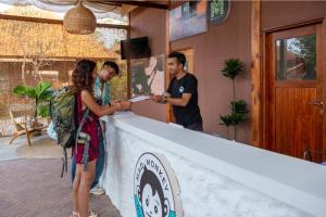 Hosté ubytování Mad Monkey Nusa Lembongan + 24 fotografií