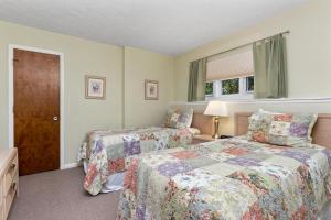 a bedroom with two beds and a window at Laurelwood 80 with Wintergreen Advantage in Wintergreen +11 photos