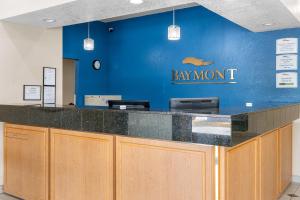 Ο χώρος του λόμπι ή της ρεσεψιόν στο Baymont by Wyndham Lawrence +13 φωτογραφίες