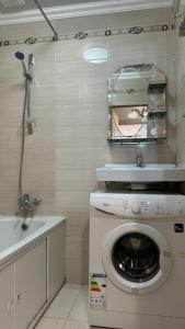 Koupelna v ubytování Apartments on Mustafa Ozturk