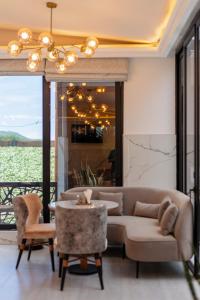 Iman Hotel的休息区