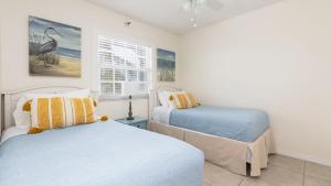 Ein Bett oder Betten in einem Zimmer der Unterkunft Modern and Coastal Ocean Pointe 2307