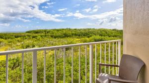 Ein Balkon oder eine Terrasse in der Unterkunft Modern and Coastal Ocean Pointe 2307