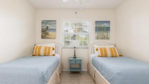 Ein Bett oder Betten in einem Zimmer der Unterkunft Modern and Coastal Ocean Pointe 2307