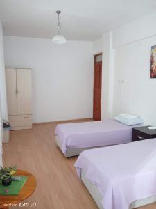 Postel nebo postele na pokoji v ubytování HZD Apartments Hostel