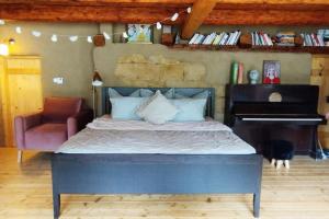 Posezení v ubytování ENJOY COZY NEST View Hills Garden Forest Sauna Hottub