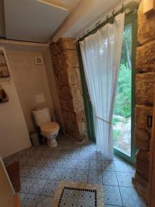 Koupelna v ubytování ENJOY COZY NEST View Hills Garden Forest Sauna Hottub