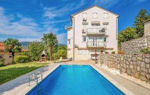 Bazén v ubytovaní Nice Apartment In Rijeka alebo v jeho blízkosti