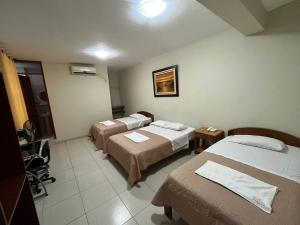 Postel nebo postele na pokoji v ubytování Tallan Hotel