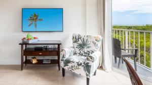 Μπαλκόνι ή βεράντα στο Modern and Coastal 3212 is Across from Pool