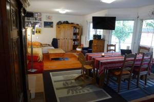a living room with a dining table and a bedroom at Haus Elisabeth in Stahnsdorf