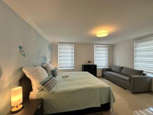 a bedroom with a bed and a couch at Mein Apartment, City Garden, Terrasse, Klima, 6 Personen in Frankenthal