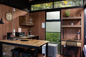 a kitchen with wooden walls and a large window at Marina Navegar in Guatapé