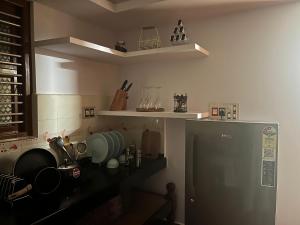 Kuchyň nebo kuchyňský kout v ubytování MyYearlyStay in Udupi - Classic