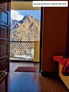Pemandangan gunung umum atau pemandangan gunung yang diambil dari homestay