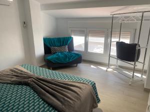 Łóżko lub łóżka w pokoju w obiekcie Riumar Nature 38 , piscina , aire acondicionado , barbacoa y pàrquing Privado