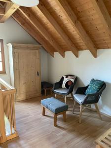 Posezení v ubytování Neu renoviertes 2Zi Appartment im DG