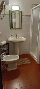 a bathroom with a sink and a toilet at Casa Matì in Trecastagni