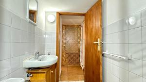 Et badeværelse på Acogedor apartamento cerca de la playa, WiFI