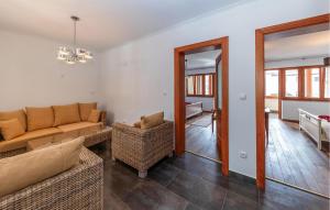 Posezení v ubytování 4 Bedroom Lovely Home In Selce