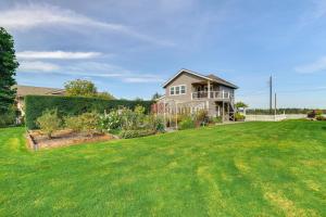 Zahrada ubytování Idyllic Enumclaw Studio with Mount Rainier Views