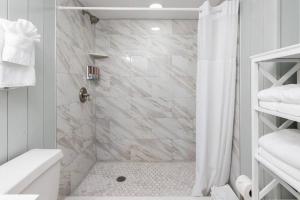 Kopalnica v nastanitvi Lazy Daze Double King Suite Ocean Pointe 2310