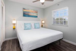 Postelja oz. postelje v sobi nastanitve Lazy Daze Double King Suite Ocean Pointe 2310