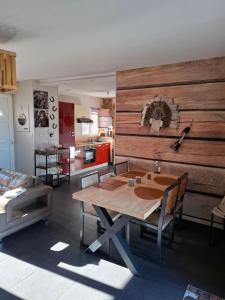 a dining room with a table and a kitchen at Au grand galop in Eu