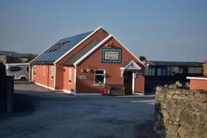 Bygningen som campingplassen ligger i