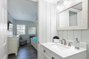 Kopalnica v nastanitvi Lazy Daze Double King Suite Ocean Pointe 2310
