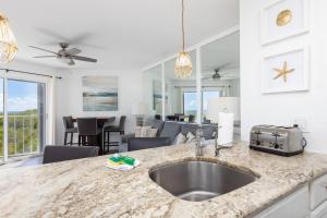 Fotografija v galeriji nastanitve Lazy Daze Double King Suite Ocean Pointe 2310 v mestu Key Largo