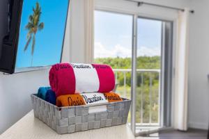 Fotografija v galeriji nastanitve Lazy Daze Double King Suite Ocean Pointe 2310 v mestu Key Largo