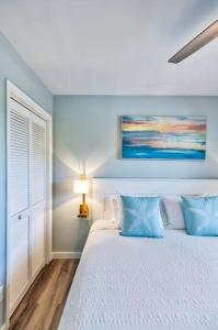 Postelja oz. postelje v sobi nastanitve Lazy Daze Double King Suite Ocean Pointe 2310