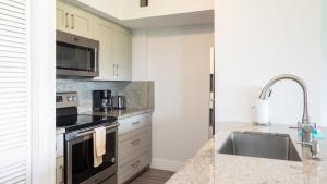 Cucina o angolo cottura di Nauti Hideaway Ocean Pointe 2314