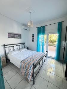 Postel nebo postele na pokoji v ubytování Seaside Villa for 6 people - Alykes Beach + 48 fotografií