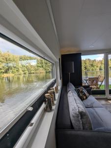 Postel nebo postele na pokoji v ubytování Hausboot Friedrich