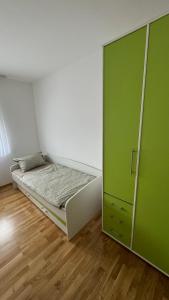 Postel nebo postele na pokoji v ubytování JR Lux apartman