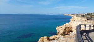 a view of the ocean from a cliff at Apartamento Neptuno in Benagil