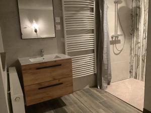 Koupelna v ubytování Domaine des Trois Sorciers