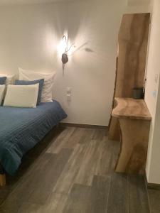 Postel nebo postele na pokoji v ubytování Domaine des Trois Sorciers